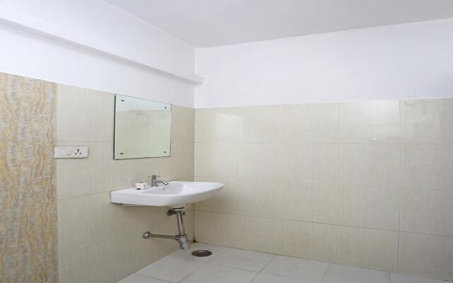 OYO 10588 Hotel Golden Square