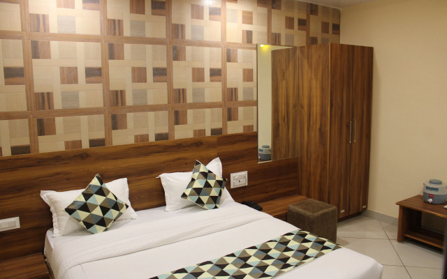 Maruti Group of Hotels - Hotel Shri Naman