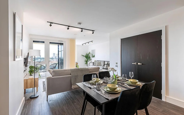 Sky-high Apartment With Modern Decor