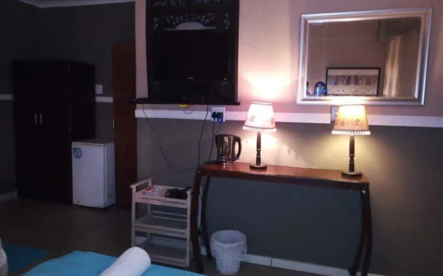 Bread & Barrel Bellville  Guesthouse