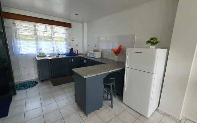 Cosy 2 bedroom unit with pool,Wifi parking
