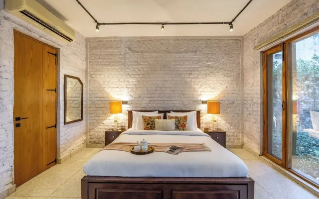 ELIVAAS Hidden Oasis