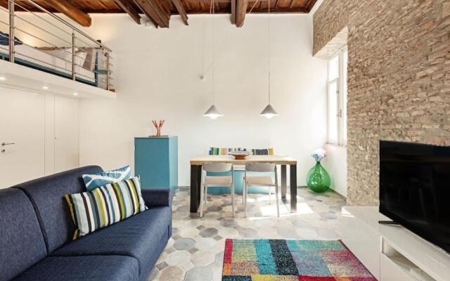 Sleek flat 4 guests 450mt from the Colosseum