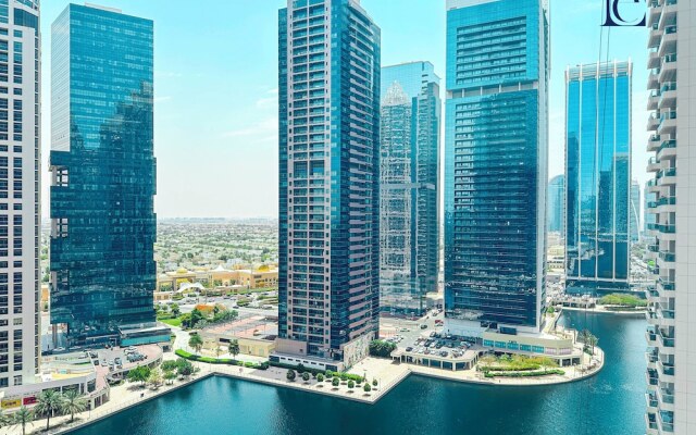 Silver - Modern Studio with lake view