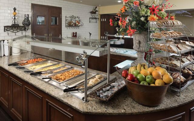 Crowne Plaza Louisville Airport Expo Ctr by IHG