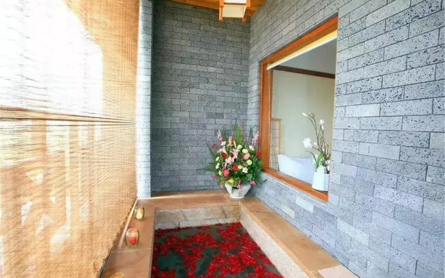 Sanya Little Fish Hot Spring Hotel