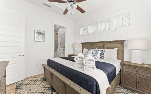 Rhema Beach Haus 2BR Luxury Retreat