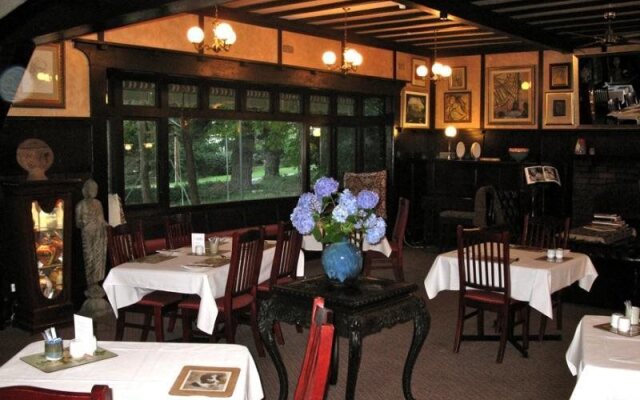 The Chalet Guesthouse and Studio