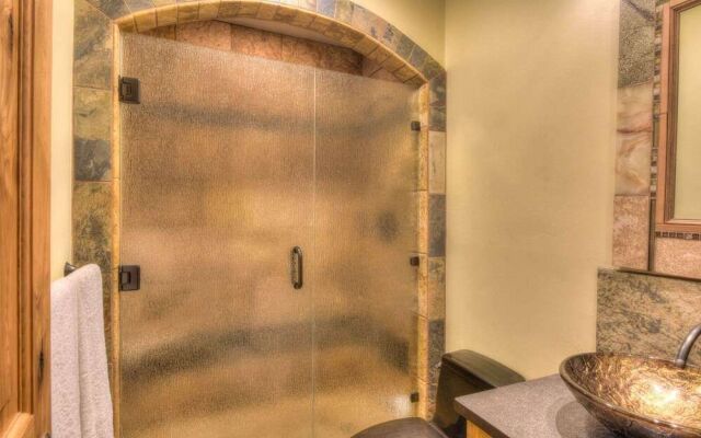 Brockway Springs Lodge Steps to Lake Access!