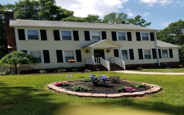 Kernersville Hot Tub Pool Arcade Gym Wifi Coffee