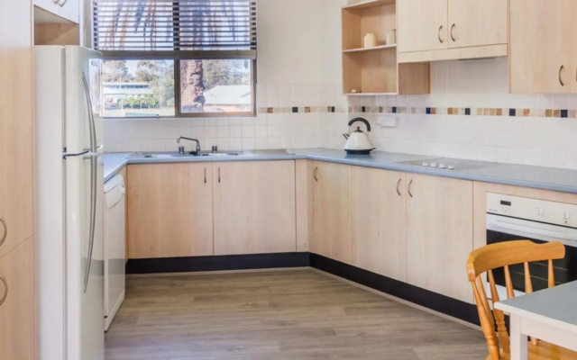 Perfectly Positioned Beachfront Apartment - Unit 6