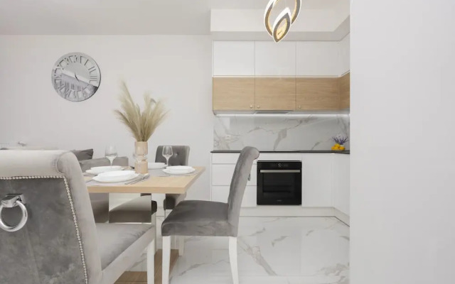 Luxurious Grey Apartment by Renters