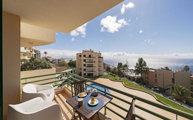 Bright Apartment With Pool, Garajau IV