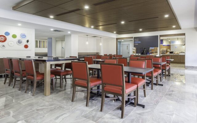 Holiday Inn Express & Suites Mississauga-Toronto Southwest by IHG