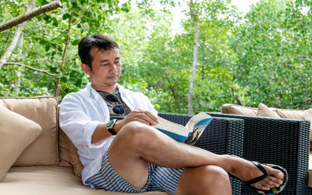 Meridian Adventure Marina Club & Resort