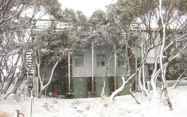 Tanderra Ski Lodge