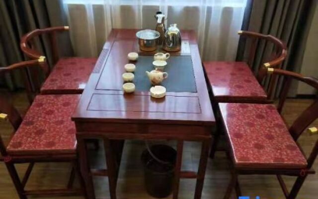 Ruijia Jinlong Hotel