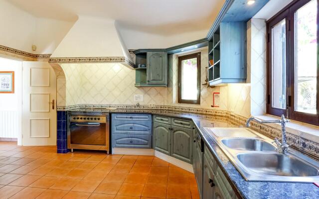 Stylish Villa  in Lagoa with Private Swimming Pool