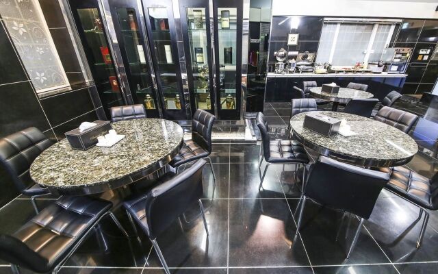 Business Hotel