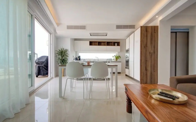 Luxury Penthouse With Private Pool and sea Views, Sleeps 6