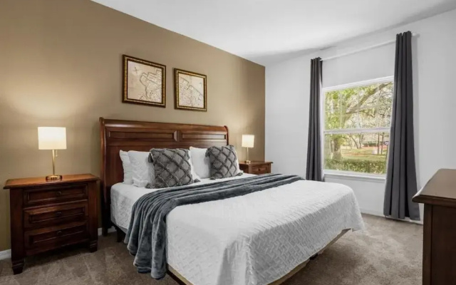 3 Bedrooms S / Lucaya Village Townhouse by RedAwning