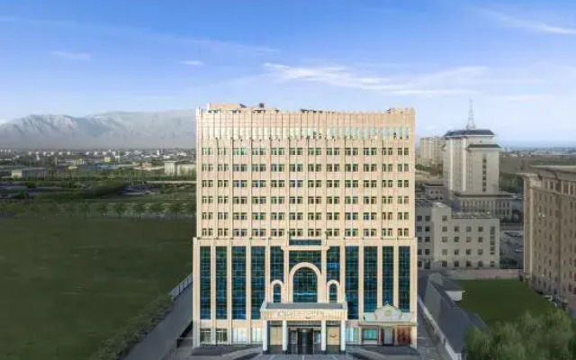 Yishang Hotel (Zhangye West Railway Station Bell and Drum Tower)