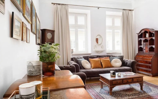 Cracovian Suite by Loft Affair