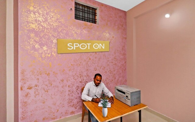 SPOT ON 37467 Shivram Hotel