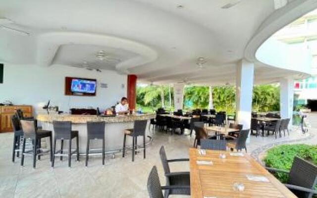 Bay View Grand Marina Condo 1004s