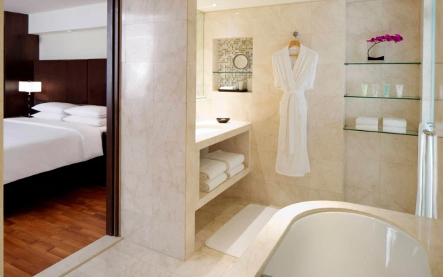 Hyatt Regency Dubai & The Galleria Residence