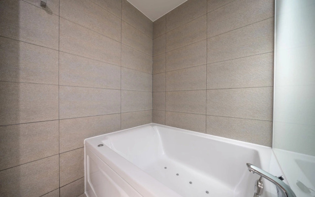 Goyang (Jugyo) Stay Bishop Hotel