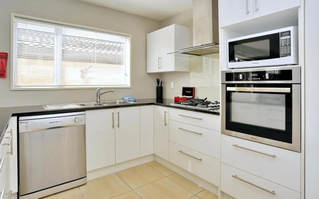 Regents 94B - Christchurch Holiday Homes