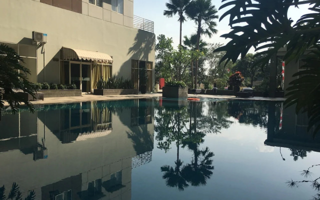 Relaxing Studio at Pinewood Apartment near UNPAD Jatinangor