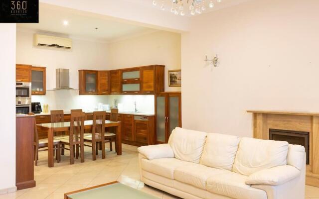 Beautiful, Seafront spacious APT in Sliema by 360 Estates