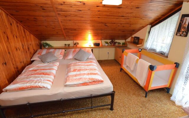 Cozy Chalet in Pilsen With Swimming Pool, Garden, Balcony