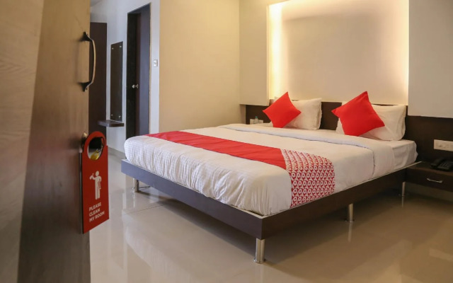 OYO 22066 Hotel Mayur