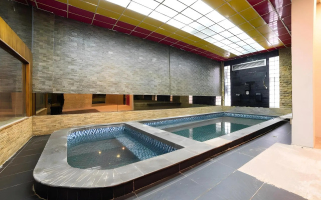 Glamour Hotel and Spa