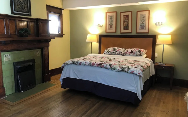 West Broadway guesthouse