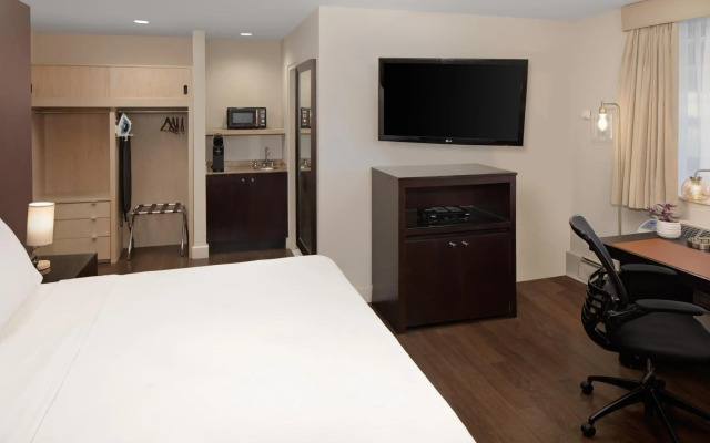 The Andrew Hotel