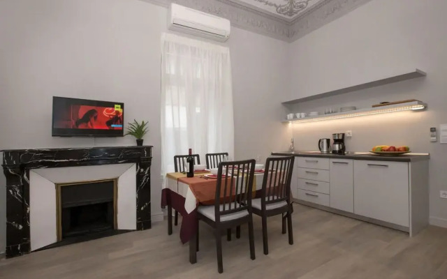 Sophisticated Apartment in Syntagma by GHH