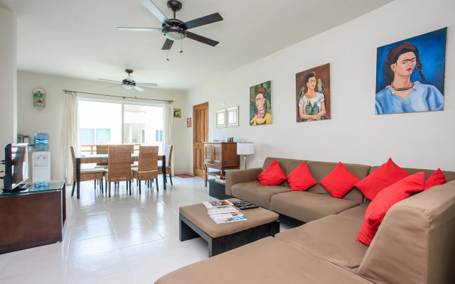 Contemporary Private 2 Br Ph Near Everything