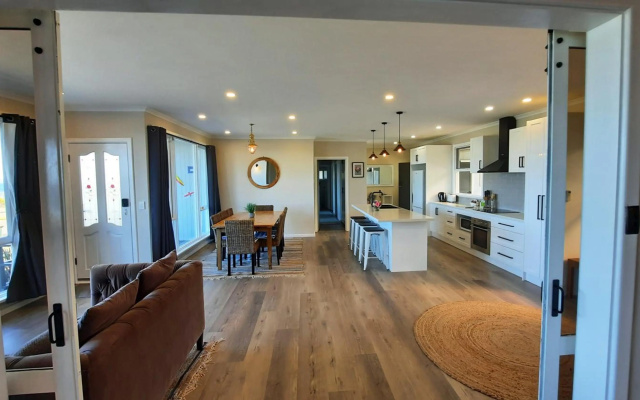 Captains on-the-seafront - 4 br stunning sea views – Guest Rooms – Kingscote