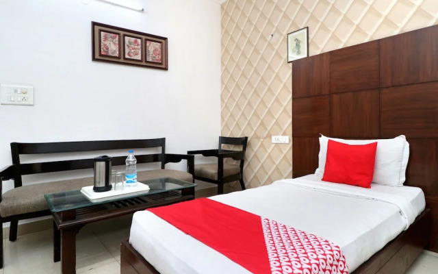 OYO 8627 Hotel Space