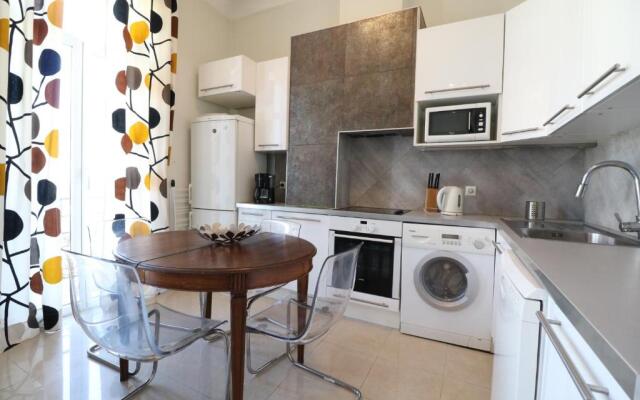 2 Bedroom Forville. 8 Mins From the Palais. 328