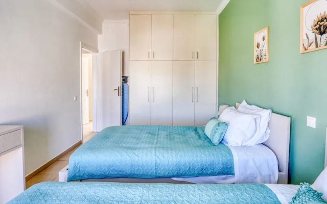 Apartment Sleeps 4 With Balcony