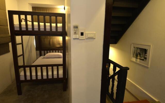 Some Rest Hostel Khao San
