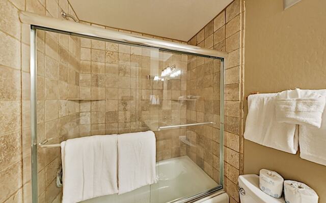 3251chat 4 Bedroom Condo