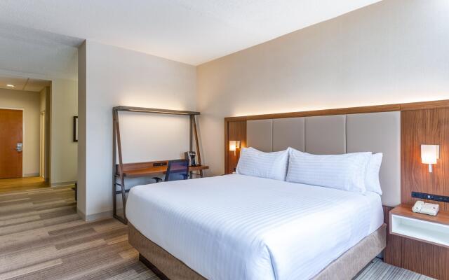 Holiday Inn Express Hauppauge-Long Island