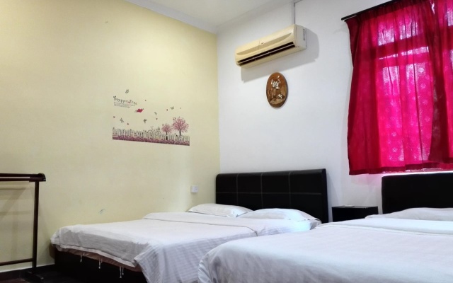 Baan Talay Homestay by the Beach – Guest Rooms – Tanjung Tokong