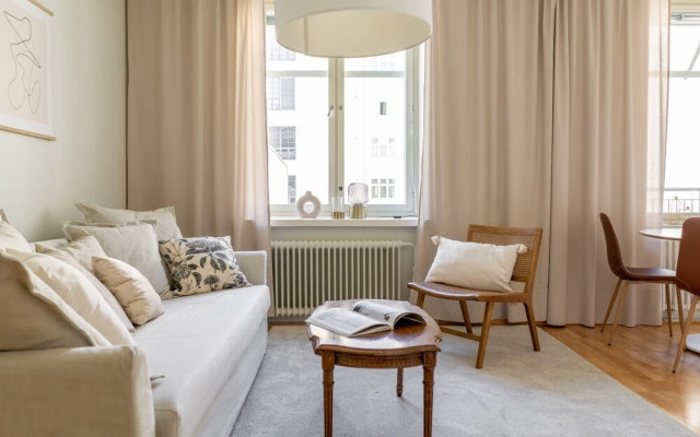 Stylish 1br with balcony & private sauna